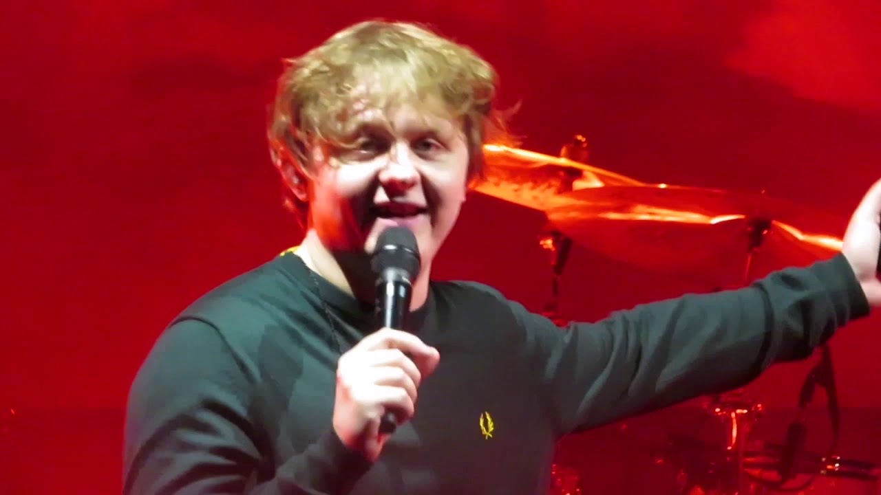 Lewis Capaldi talking (Oslo 11.11.19)