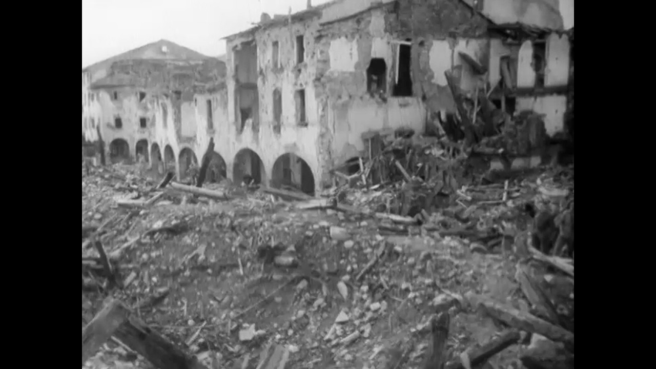 Bombardamenti alleati a Firenze Poggibonsi Pontassieve Firenzuola Sabbioni | Filmato raro WWII 1944
