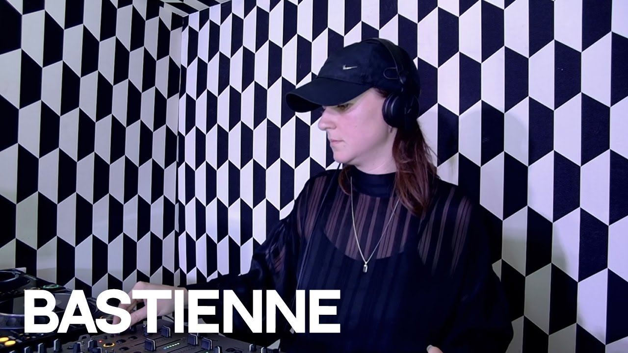 BASTIENNE [MIA MAO live] DJ set | Techno