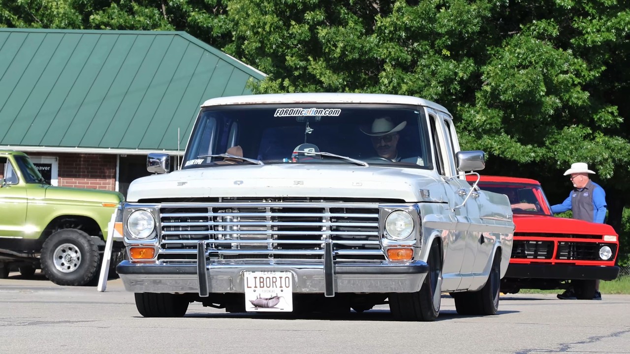 Классические грузовики на выставке Texoma Ford F100 Roundup 2026