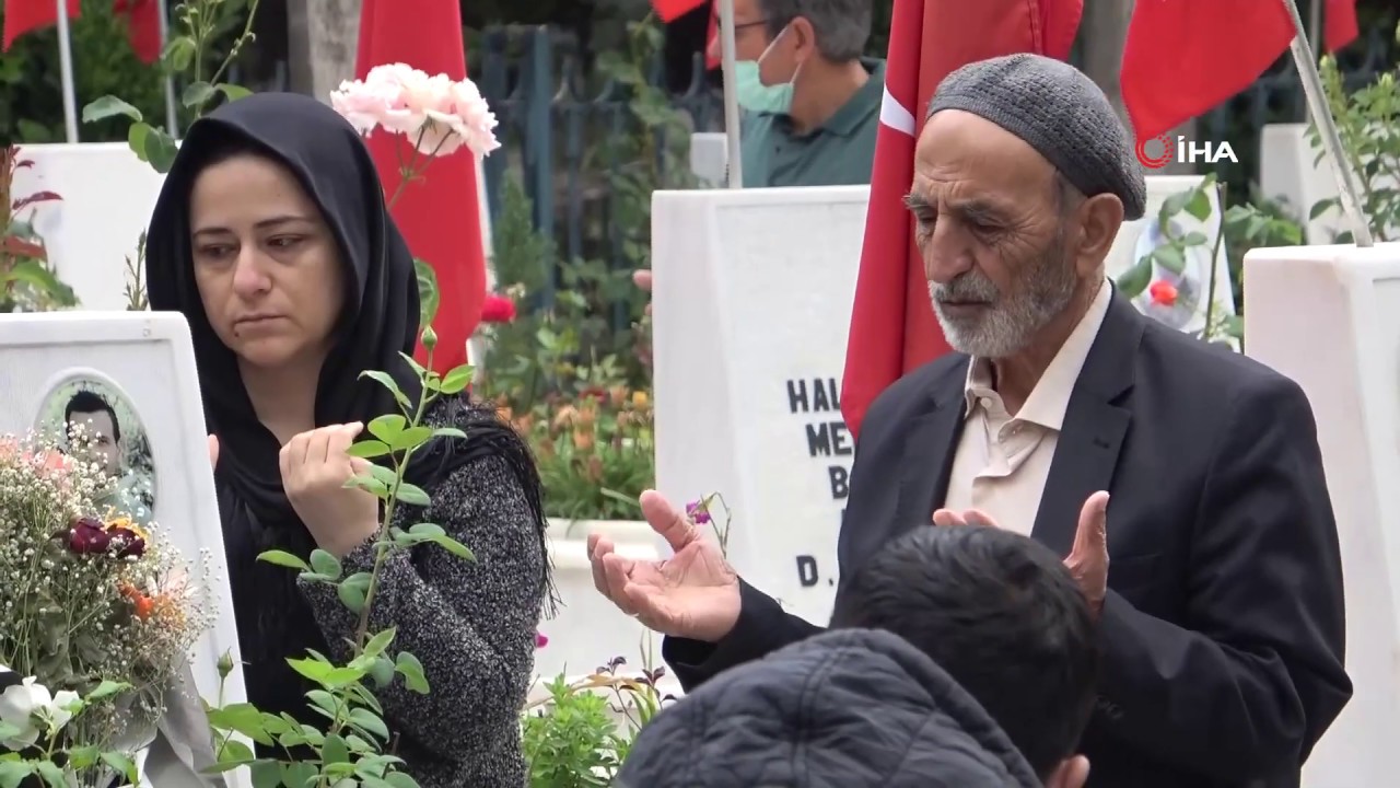 Şehit Annesi ve Kız Kardeşleri Yürekleri Dağladı
