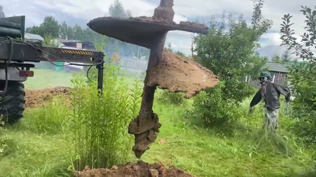 Бурение колодца машиной