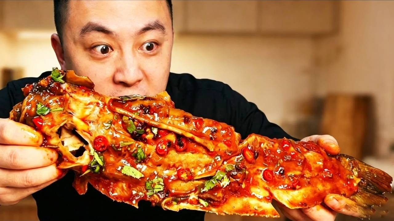 EATING 10KG GIANT BRAISED CATFISH! 🐟 (EXTREME Eating Sounds) ASMR Mukbang