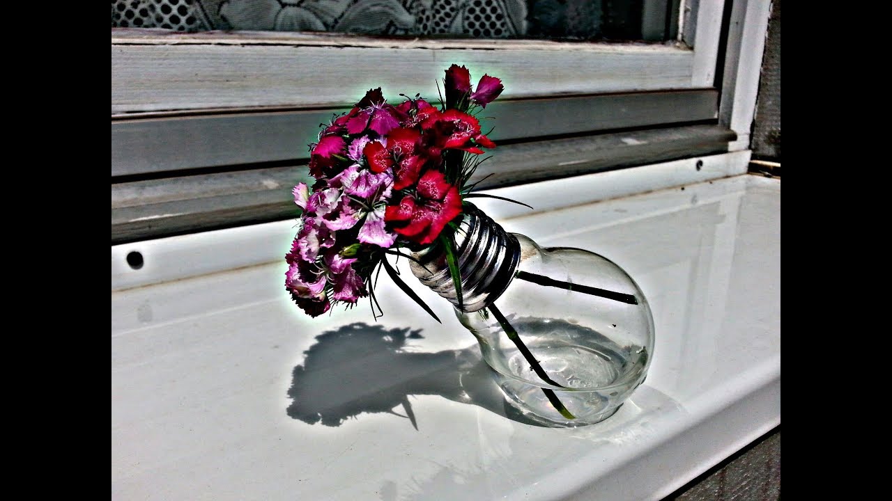 Light Bulb Vase DIY -recycle broken light bulb