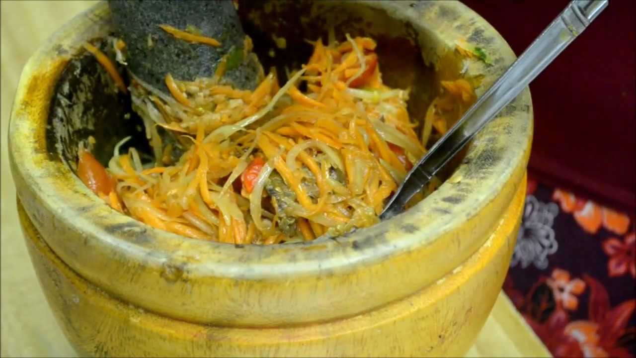 How to make Bok Lahong (Cambodian spicy papaya salad) បុកល្ហុង