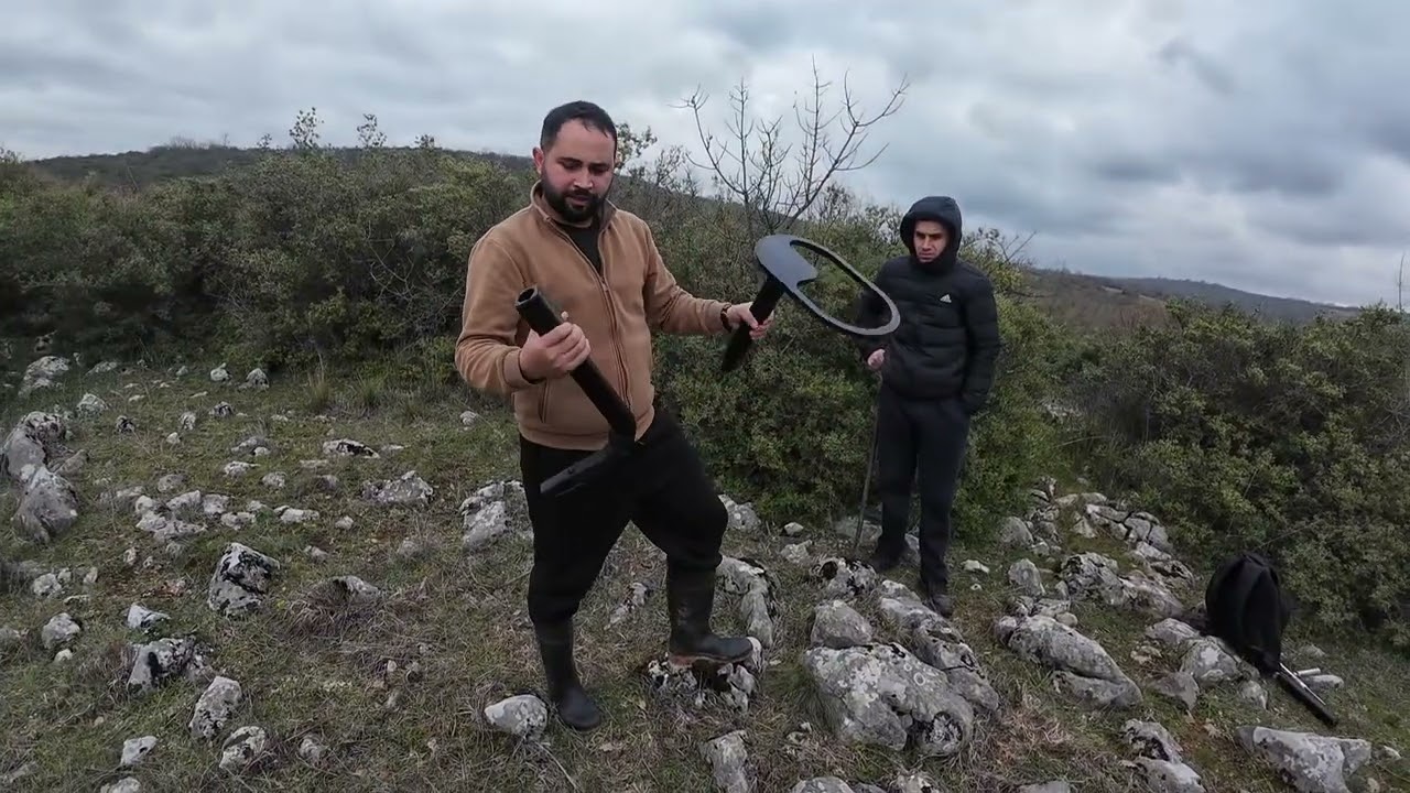 Eski İbadet Yerinin Etrafında  Dedektör ile Bulduğumuz Muhteşem Define !!