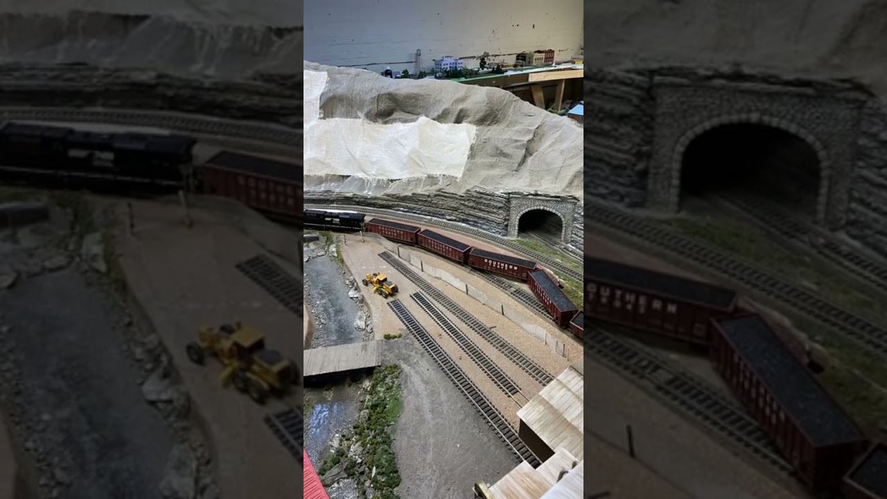 I loosely model Norfolk Southern myself, @SCL3618 