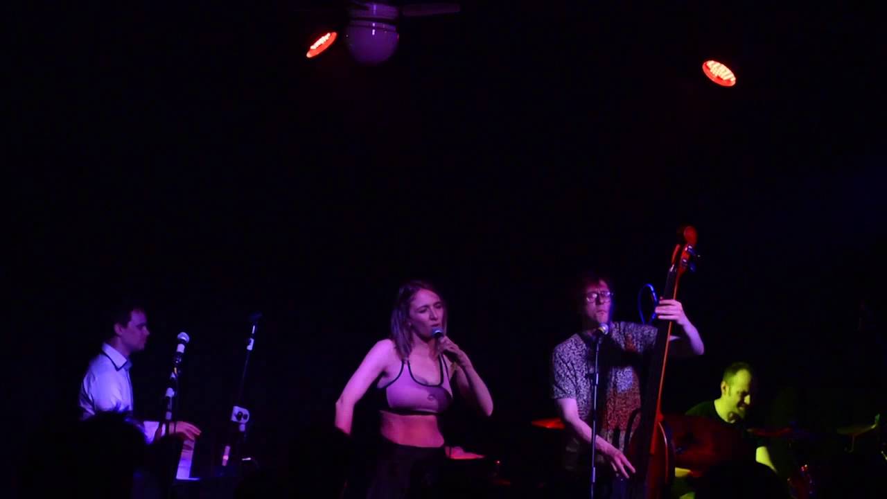 Bolla Trio feat. Giulietta - All Flowers live at Biko