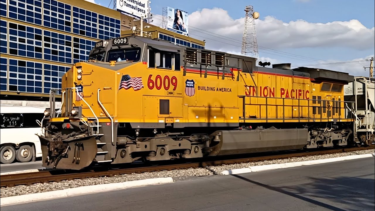 Locomotora Unión Pacífic 6009 C44ACM 🇺🇸en el local!!🚂🔥, L-M21 llevando una tolva, línea F, Reynosa