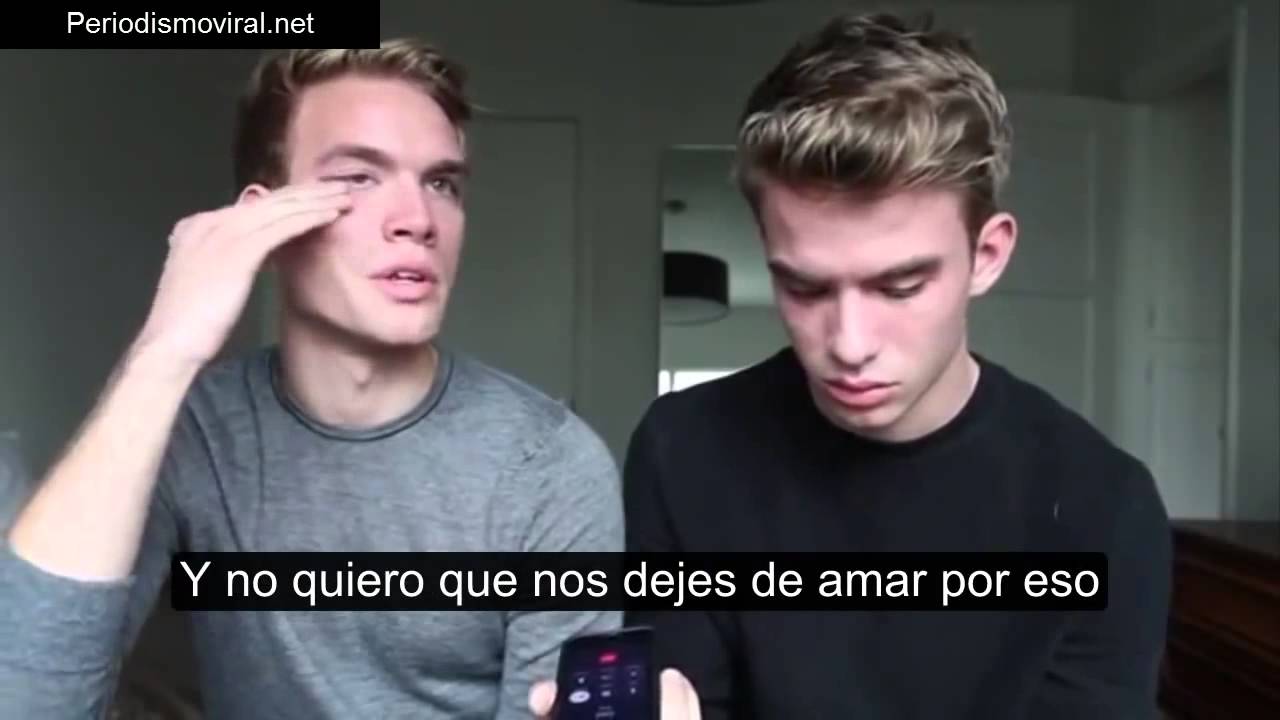Gemelos confiesan que son gays a su padre por teléfono