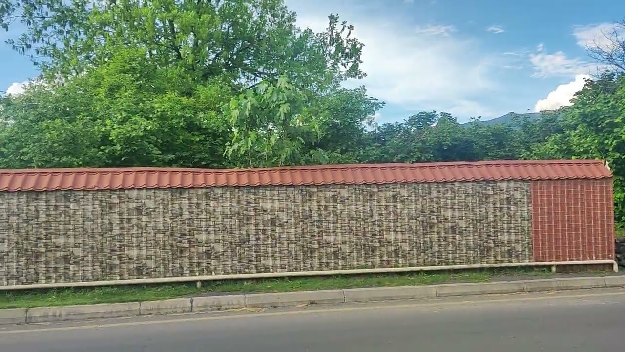 Balakəndə yol kənarında 30 sot torpaq satılır 1 sotu 700 manat əlaqə 0503693002 vatsap var Tural