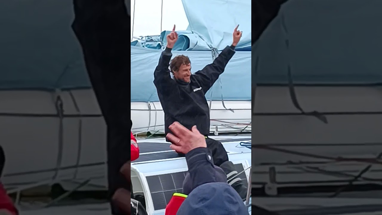 Arrivée de Paul Meilhat- skipper du Vendée Globe 24- le 24-01-2025 en direct des Sables d'Olonne