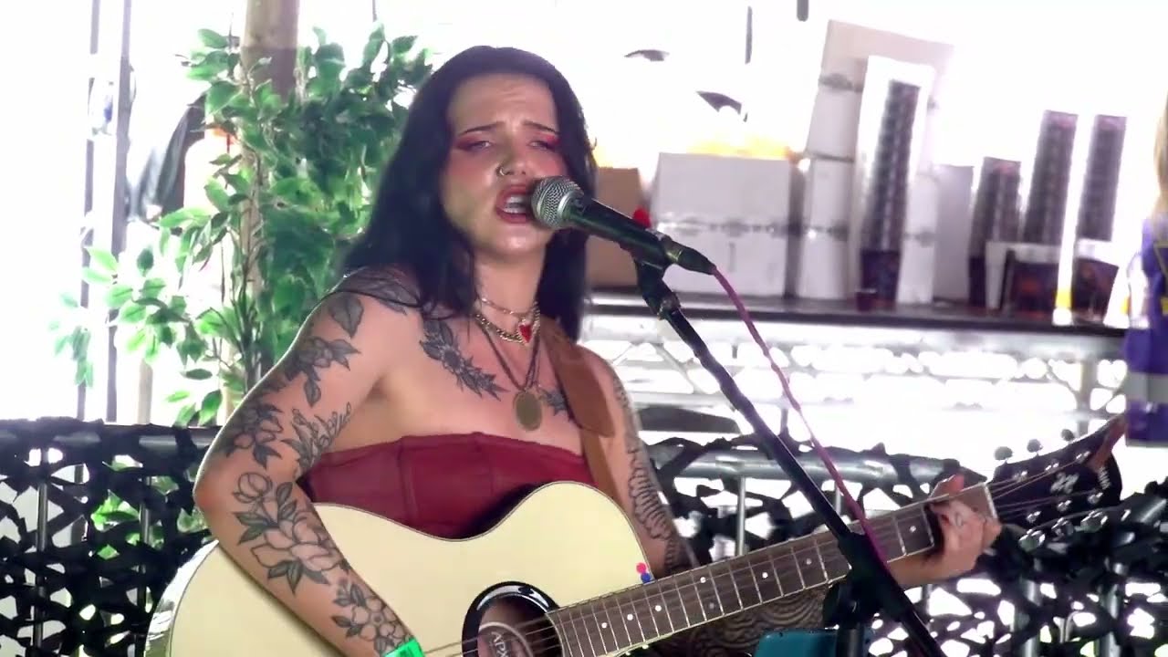 Kim Jennett - Counts For Nothing (Semi acoustic Live at Maid of Stone Festival)