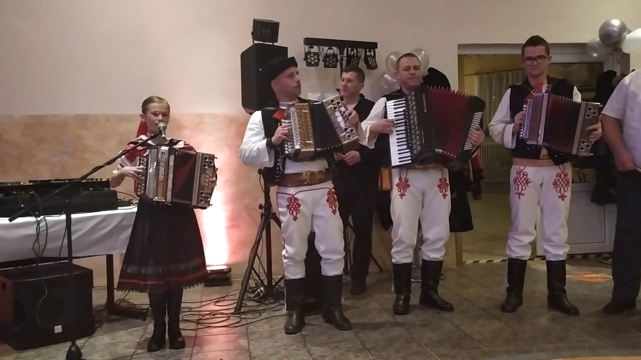 Muzička spod Javora a Simonka Mária Halvoníková 🎶 Začal som k vám chodiť 🎶