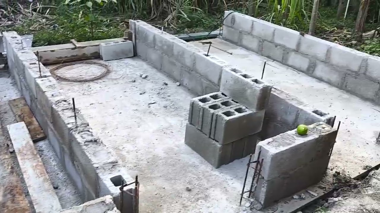 Así va la construcción de los corrales de los cerdos mis amigos 