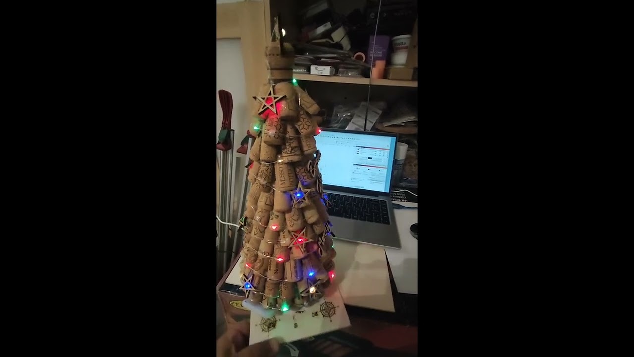 Alberello di natale con tappi di sughero @campervagabondo