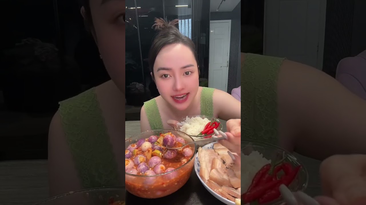 Mời mọi người Mukbang Cơm Thịt Ba Chỉ Luộc Chấm Mắm Dưa Cà Pháo với em nghen