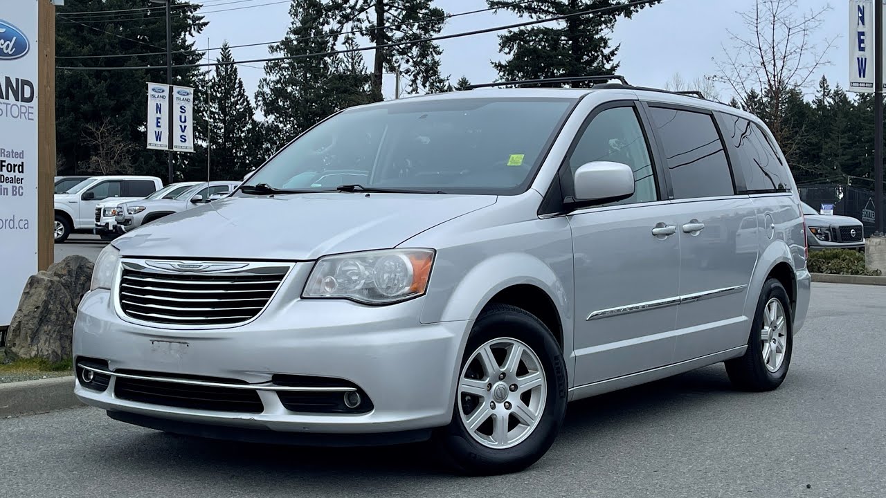2012 Chrysler Town & Country + Reverse Camera, Stow N Go, Dual Climate Control Review | Island Ford