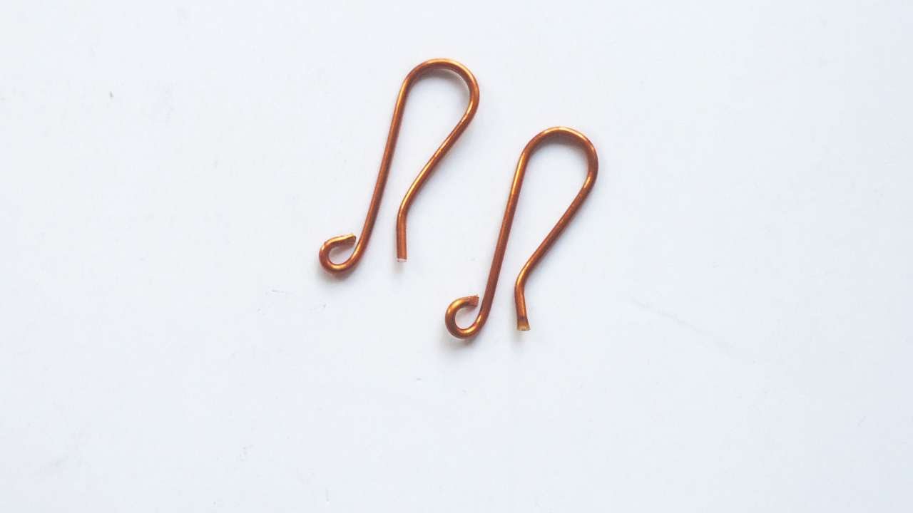 How To Make Perfect Wire Ear Hooks - DIY Style Tutorial - Guidecentral