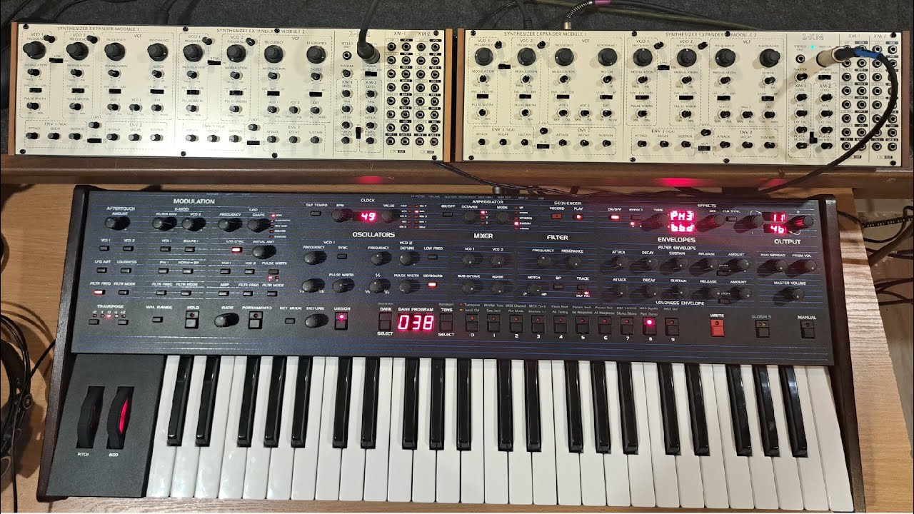 Behringer 2-XM's multi-layered bass line