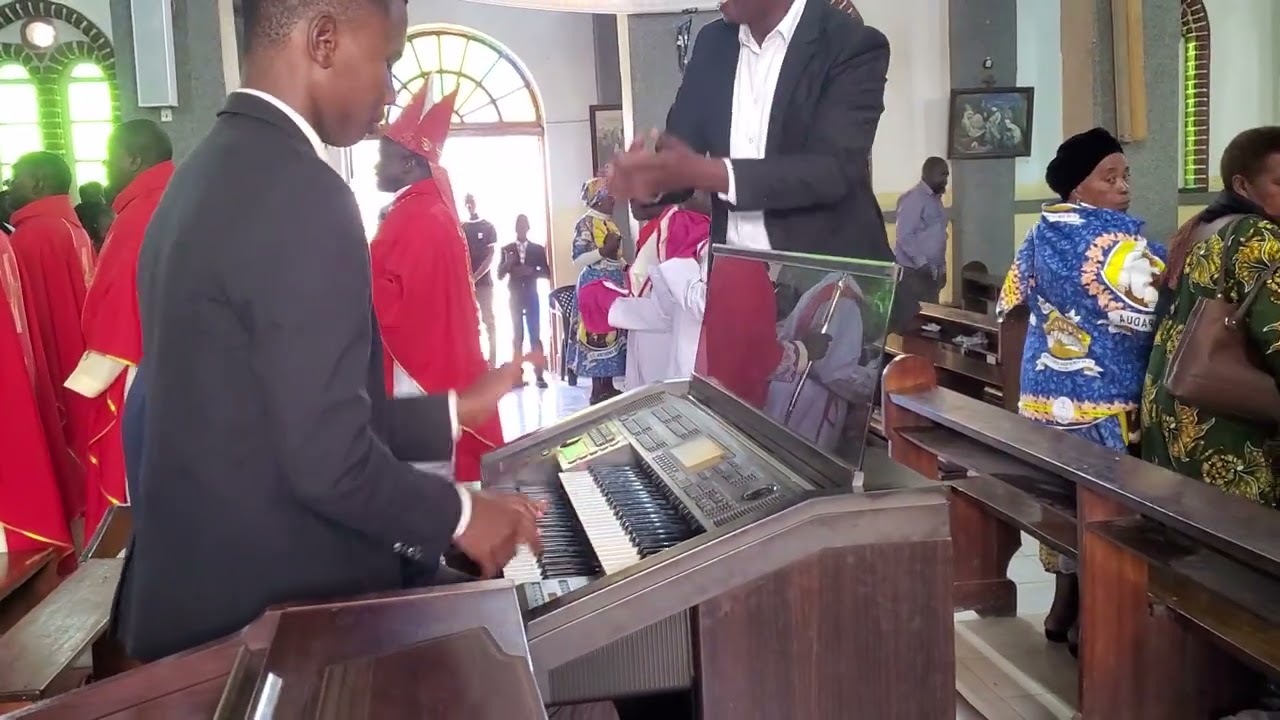 Furahia MAKIRIKIRI MELODY❤️by Nyawili ikichezwa kwa ustadi katika MISA YA KIPAIMARA🎹FT. Dr.Francis🙌🔥