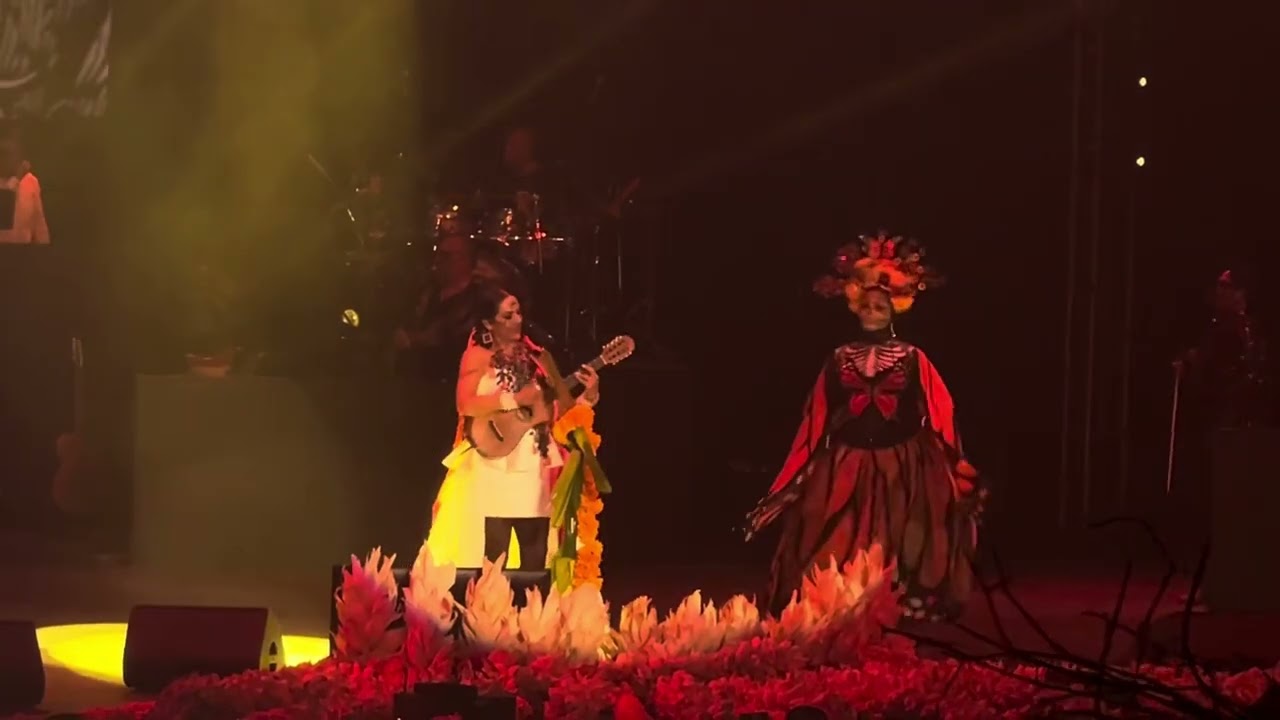 Viene La Muerte Echando Rasero - Lila Downs, Auditorio Nacional, Ciudad De México, 2024.