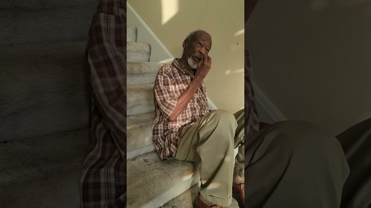 Мистер-младший никогда не обновляет свой телефон!