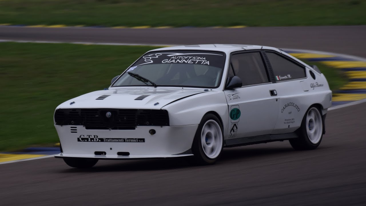 Alfa Romeo Alfasud Sprint Trofeo - 8500rpm intake sound, fast driving & on board battle