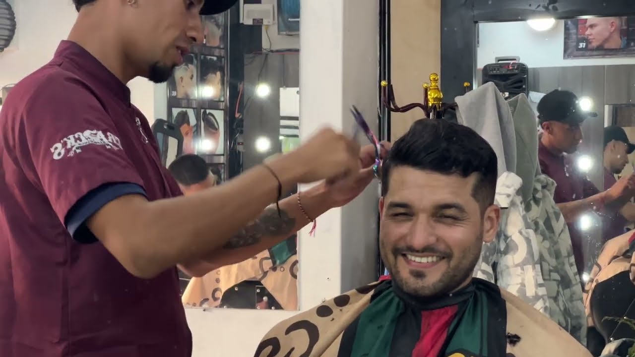 $3 Haircut in Quito Ecuador 🇪🇨 ACCIDENT ⚠️