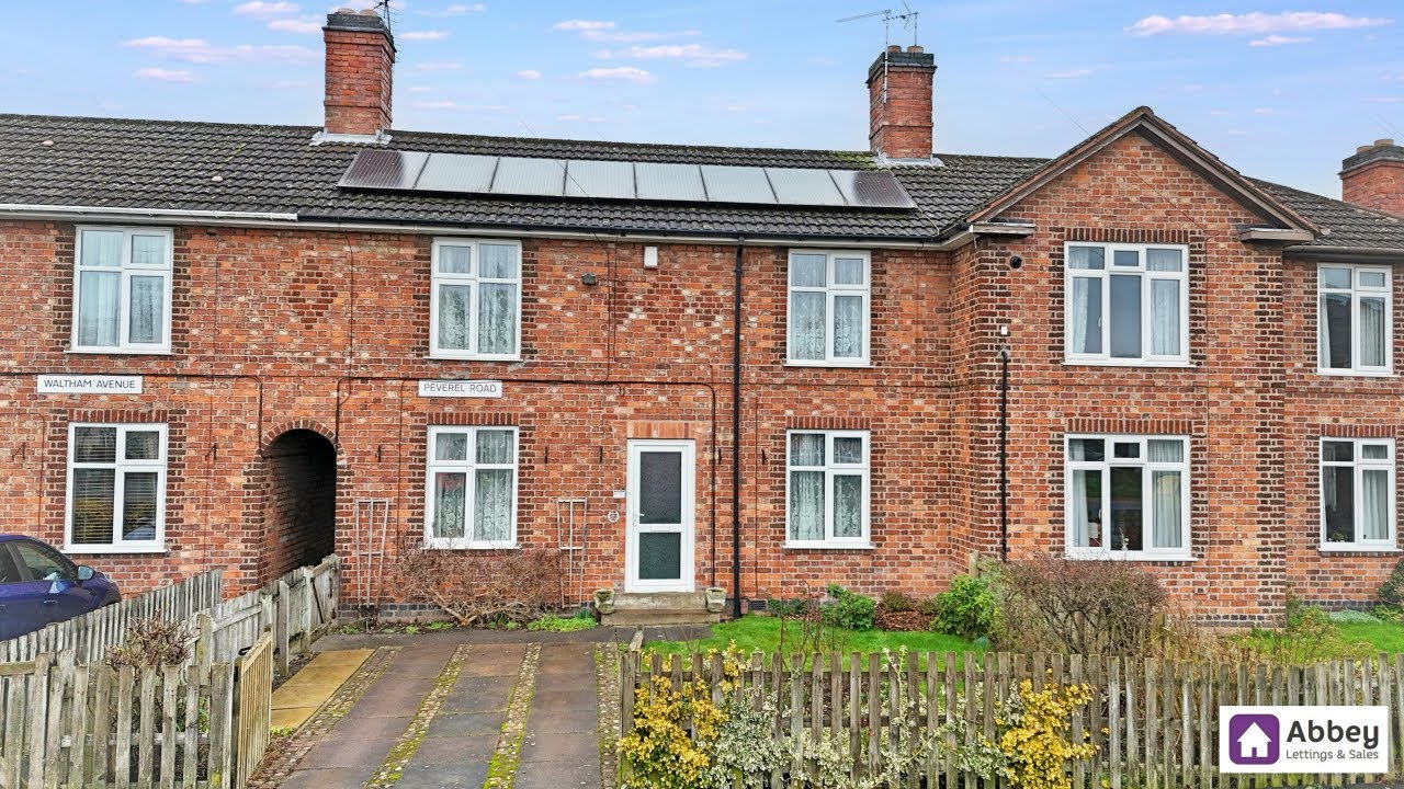 Spacious three-bedroom townhouse with lounge, dining room, modern kitchen, conservatory: FOR SALE