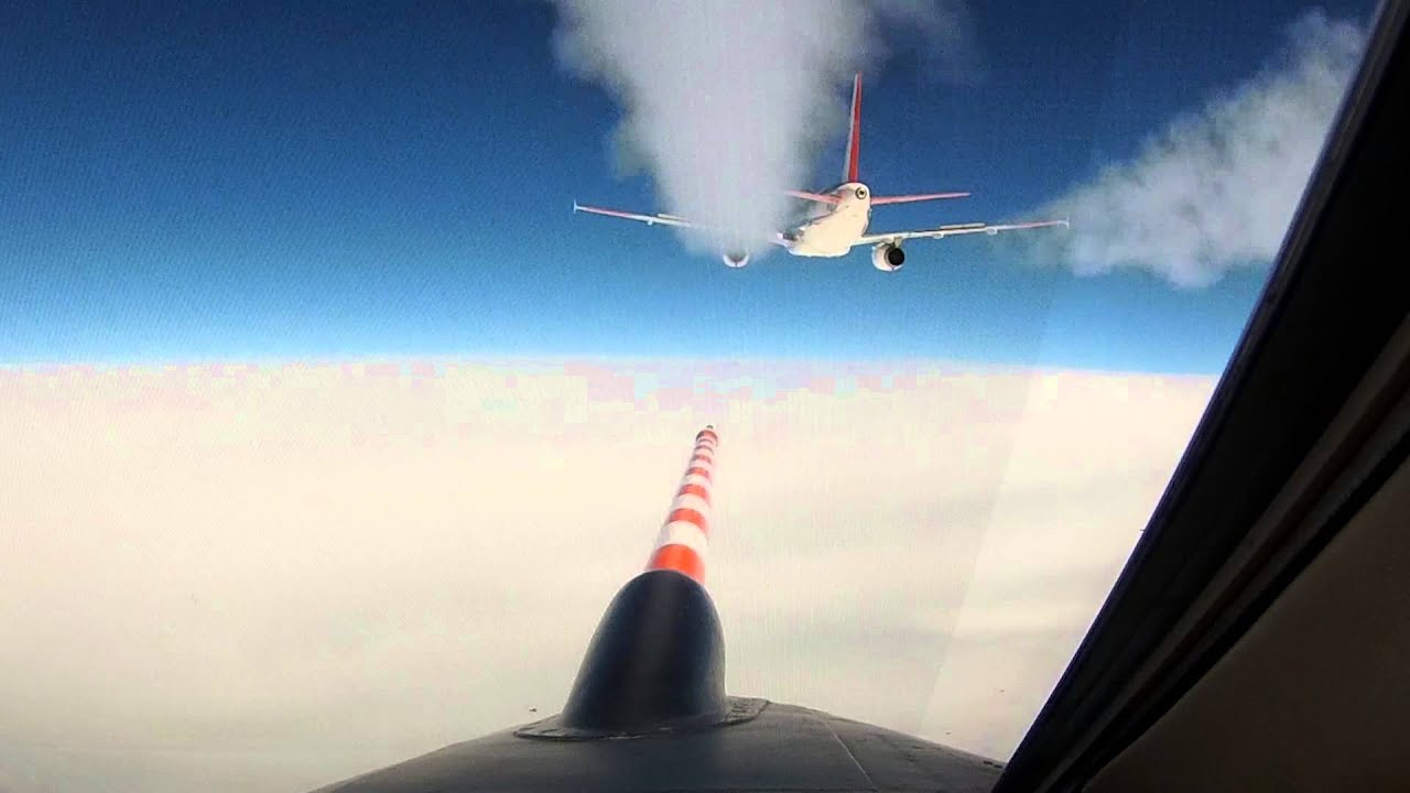 A journey through an exhaust plume / Flug durch den Abgasstrahl