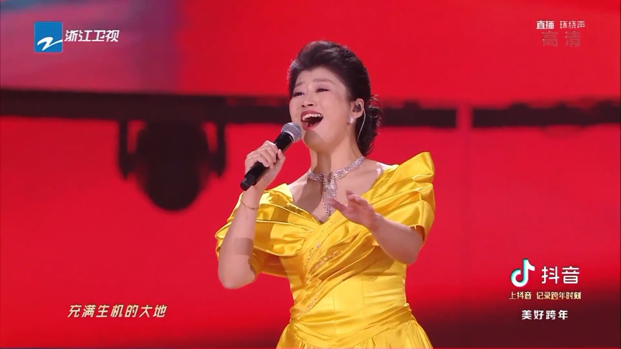 王一凤舞台上演唱《复兴的力量》 代表中华儿女歌颂祖国母亲  Music Live  20220121