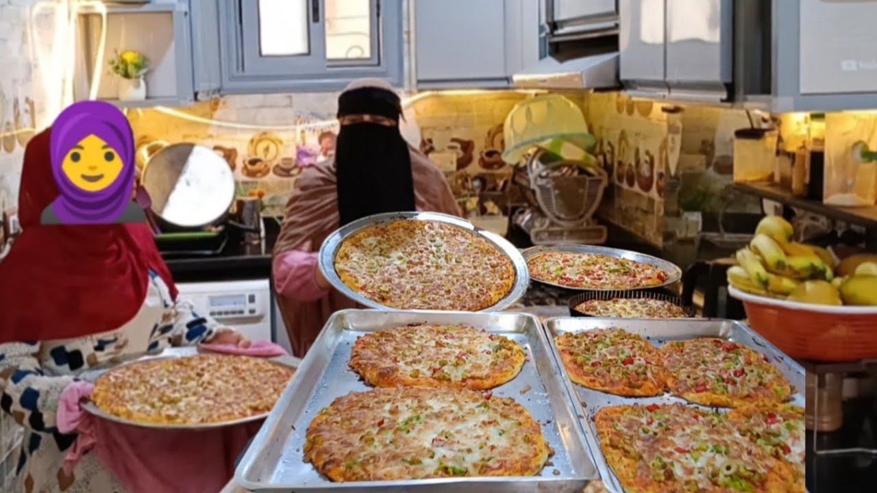 فرحتي النهارده ما تتوصفش حبيت ادلعهم واعمل بيتزا ولا المحلات بثمن اثنين هتعملي 10 بيتزات حجم كبير 