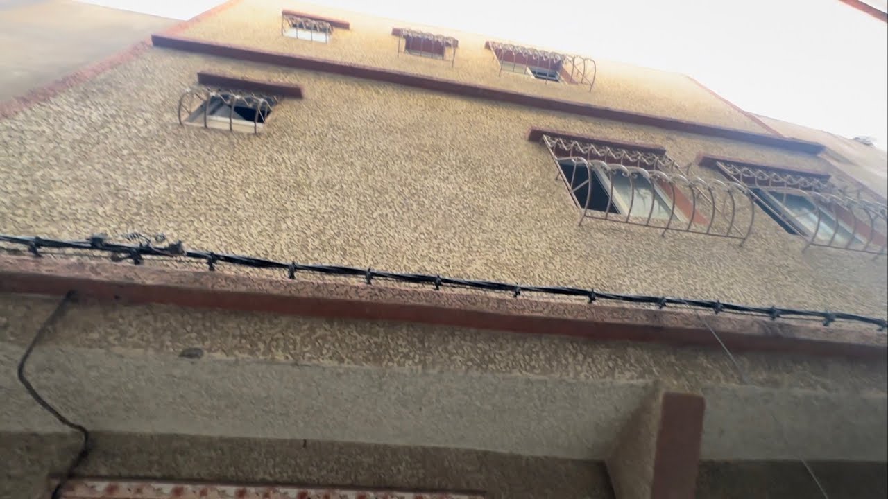 دار للبيع في مغوغة كبيرة جوج طبقة وروطري بداو والماء  0630298833