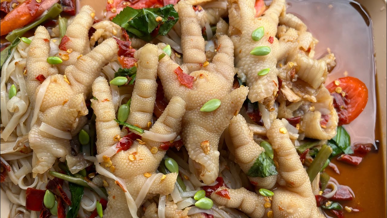 ASMR: กินตำตรีนไก่เด้งๆ Eating Spicy Salad with Chicken Feet & Pla Ra – Extreme Thai Flavor!