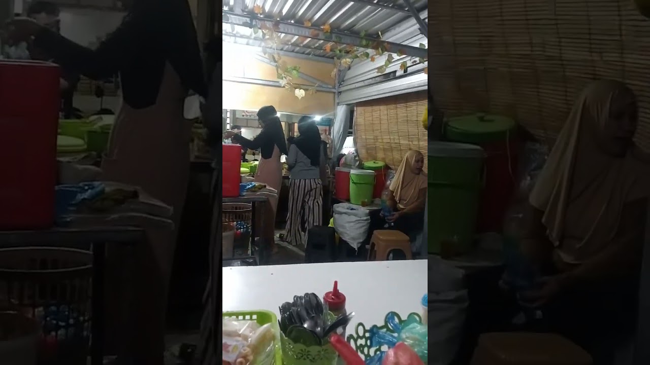 Nasik kuning begadang  depan  grosir  beras Dan telur  eceran ,kab, sidrap 