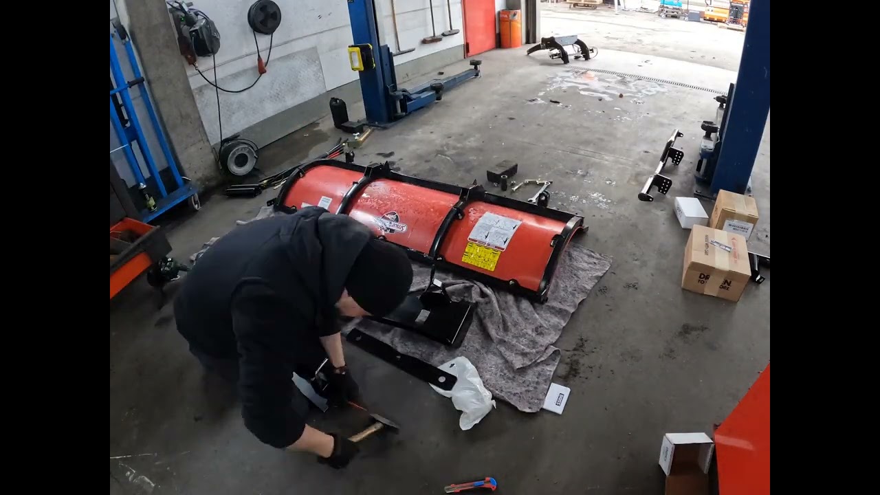 Zusammenbau eines THE BOSS HTX geraden Schneeschild für einen Suzuki Jimny