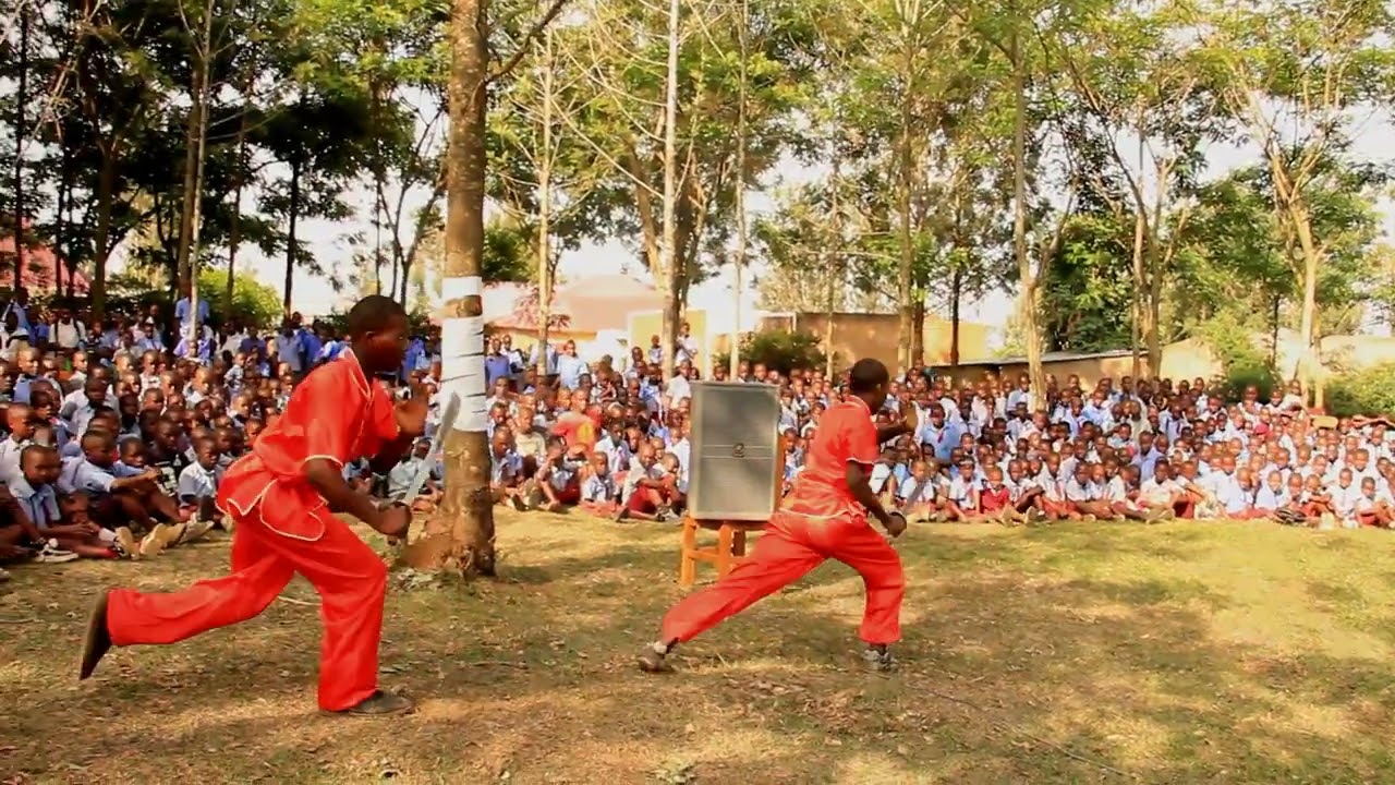 Teacher Bill uyobora  Entertainment  atangiza ibirori,   KARATE AND KUNGUFU CLUB