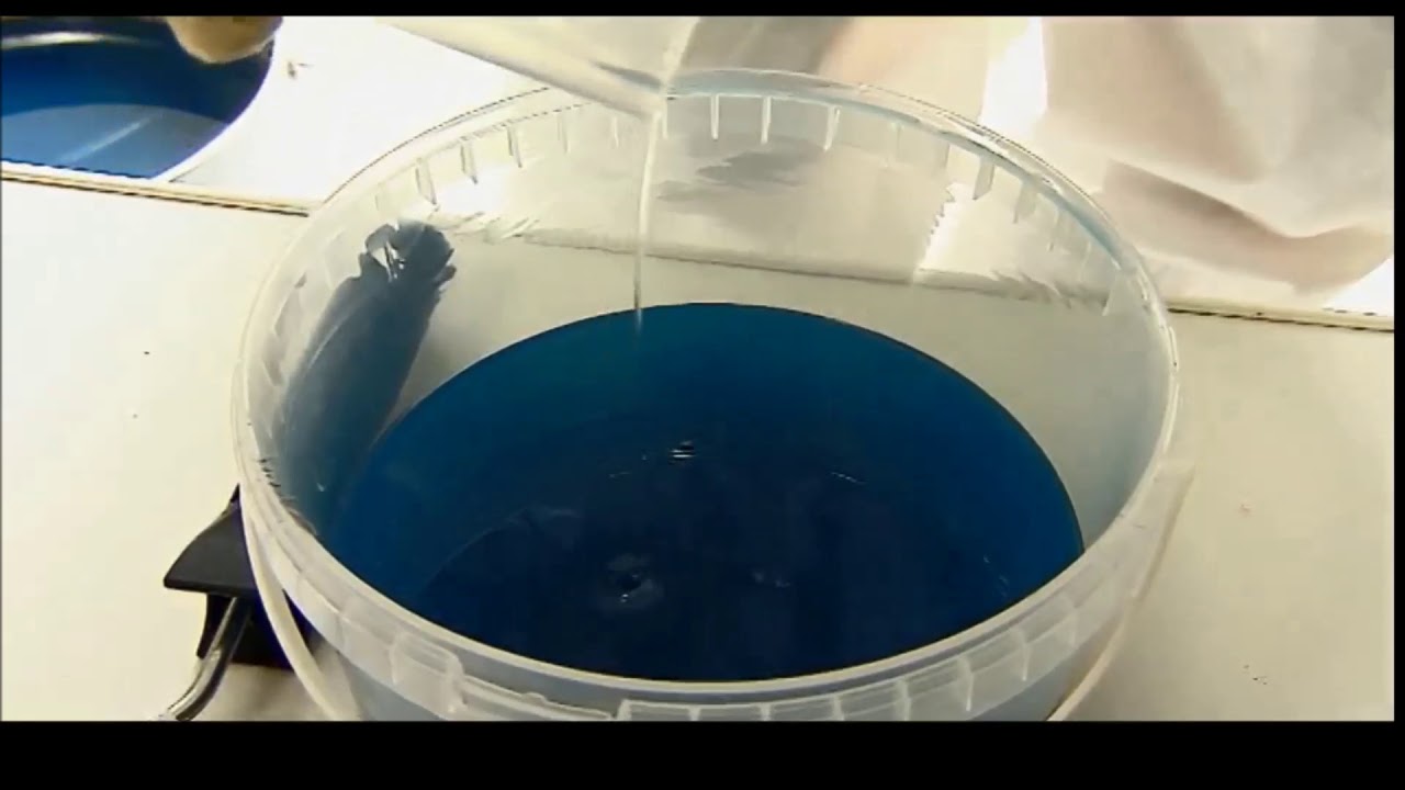 Zelf naadloos waterdicht maken van een instapdouche met vloeibare polyester van Vosschemie