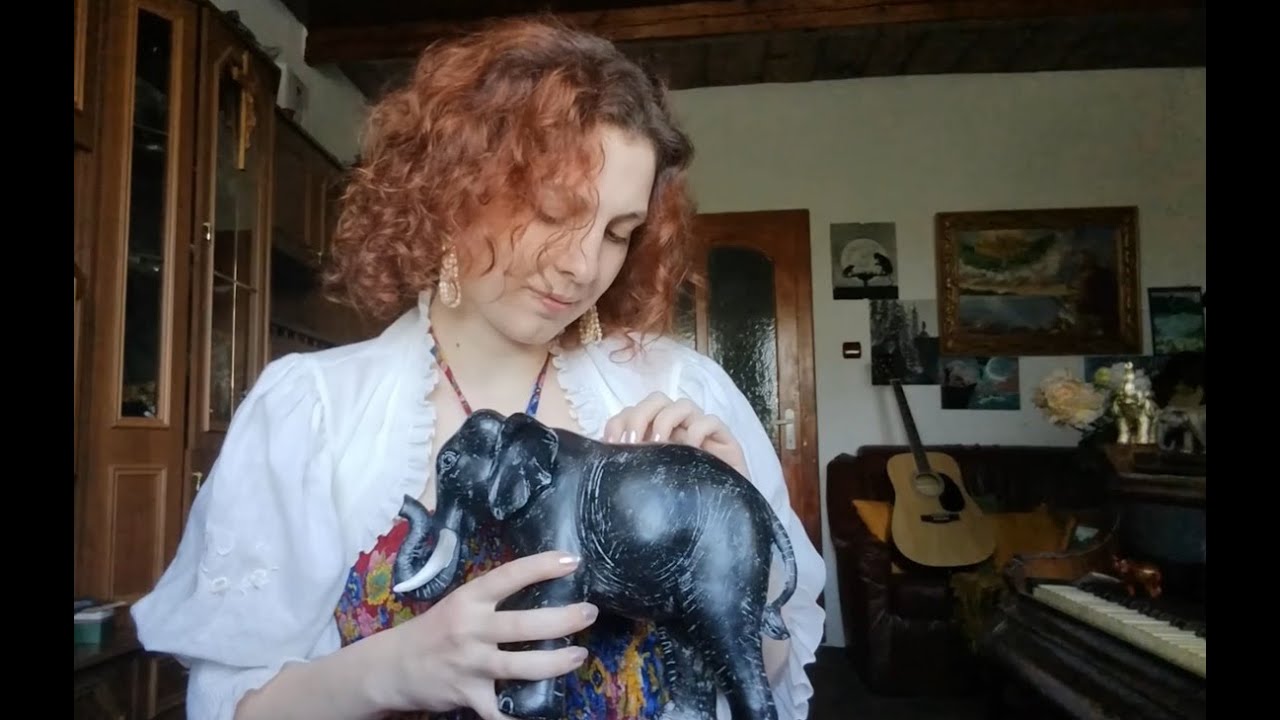 ASMR în română. Numărăm elefanți. Vorbit gentil și șoapte. Show and tell + tapping. Soft spoken.