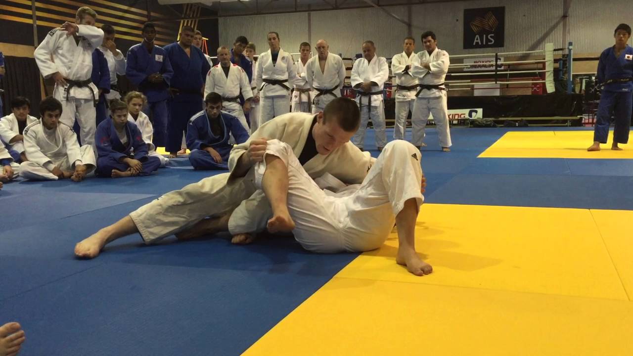 HUIZINGA turnover ROLL  JUDO;      ashi-sankaku-garami, 三角緘