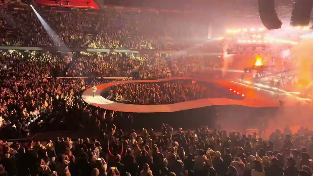 Kane Brown full concert (2 min great photos, Scotty McCreery and Dasha)