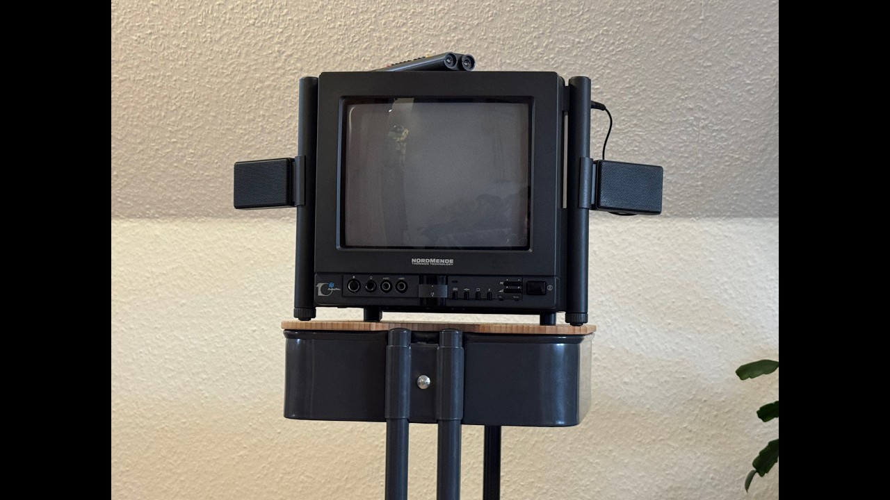 Nordmende Galaxy 25 Pro - 12V Color CRT gehört in ein Museum