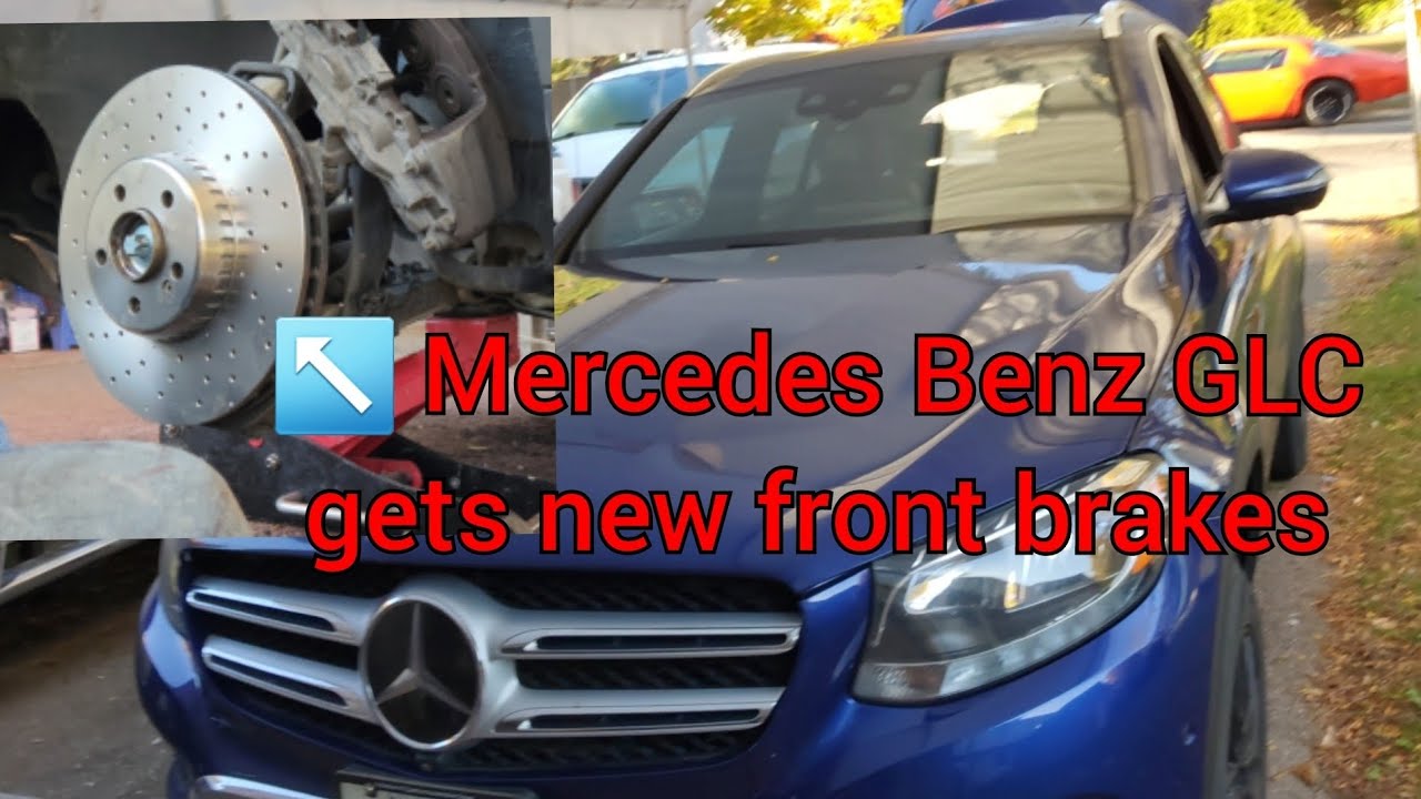 Замена передних тормозов на Mercedes GLC 300 2017 года выпуска.