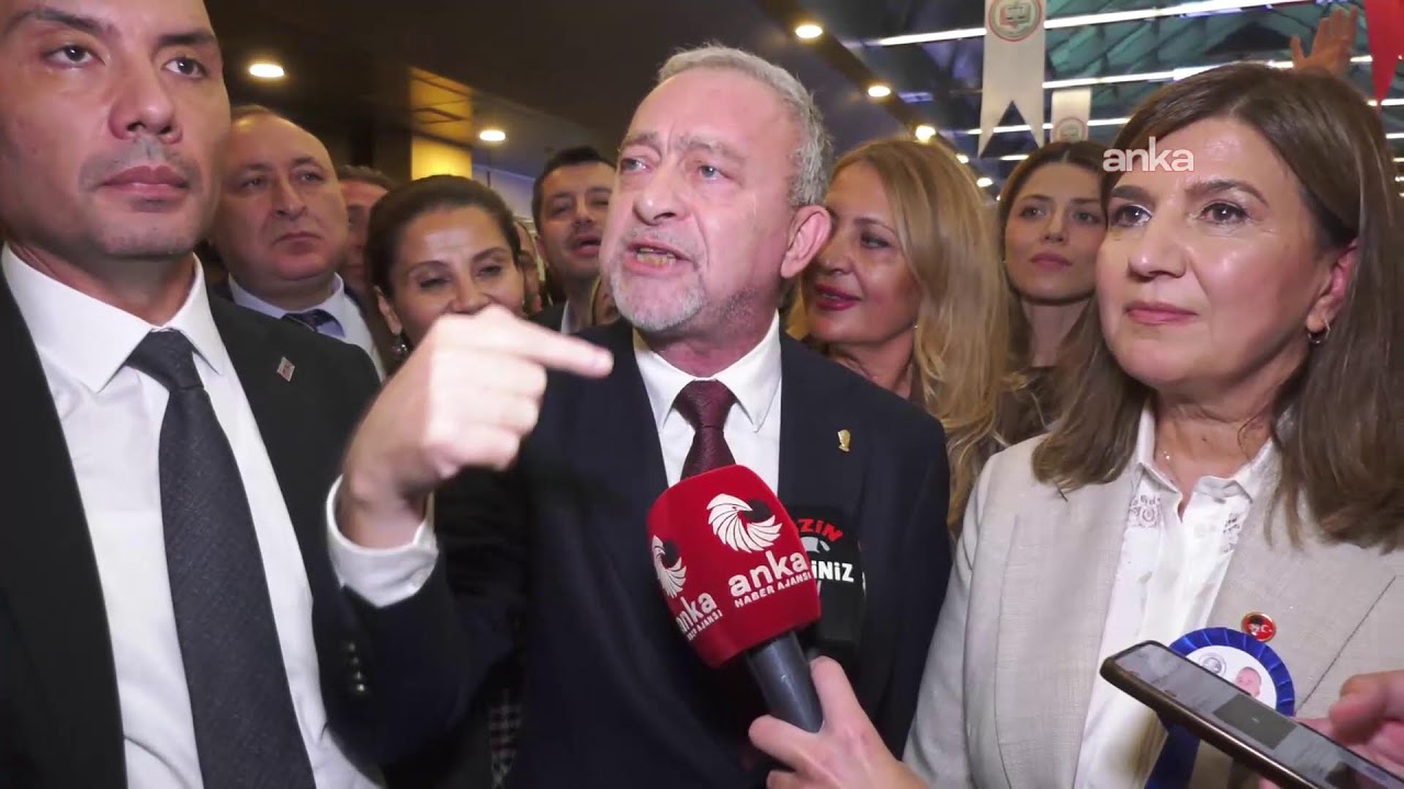 İstanbul Barosu Başkanı se&ccedil;ilen &Uuml;mit Kocasakal, a&ccedil;ıklama yapıyor #Canlı