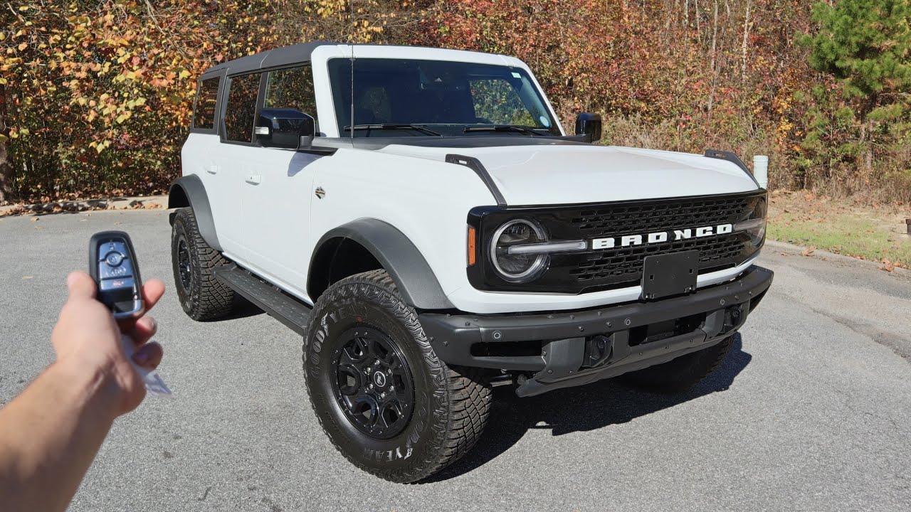 2021 Ford Bronco Wildtrak Sasquatch: Start Up, Walkaround, POV, Test Drive and Review