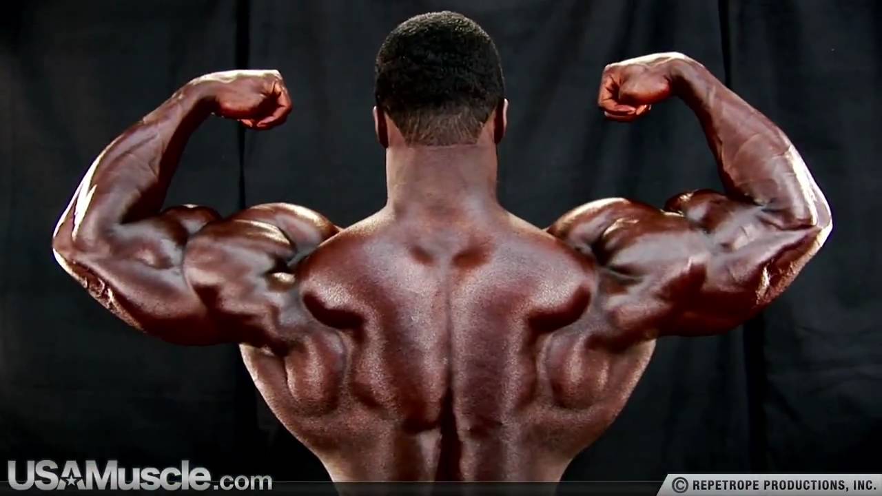 Brandon Curry poses backstage at the '07 Nationals (HD)