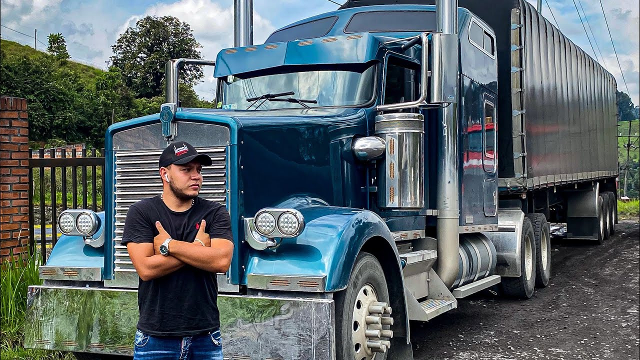 La Kenworth W900L mas hermosa que he visto hasta el momento acá en Colombia que originalidad 👌🏻