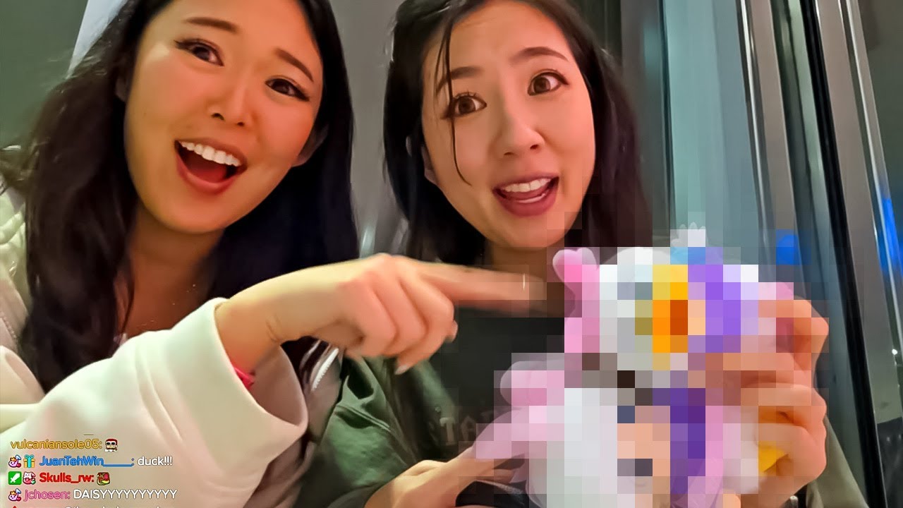 Fuslie & Extra Emily Go To Pop Mart!