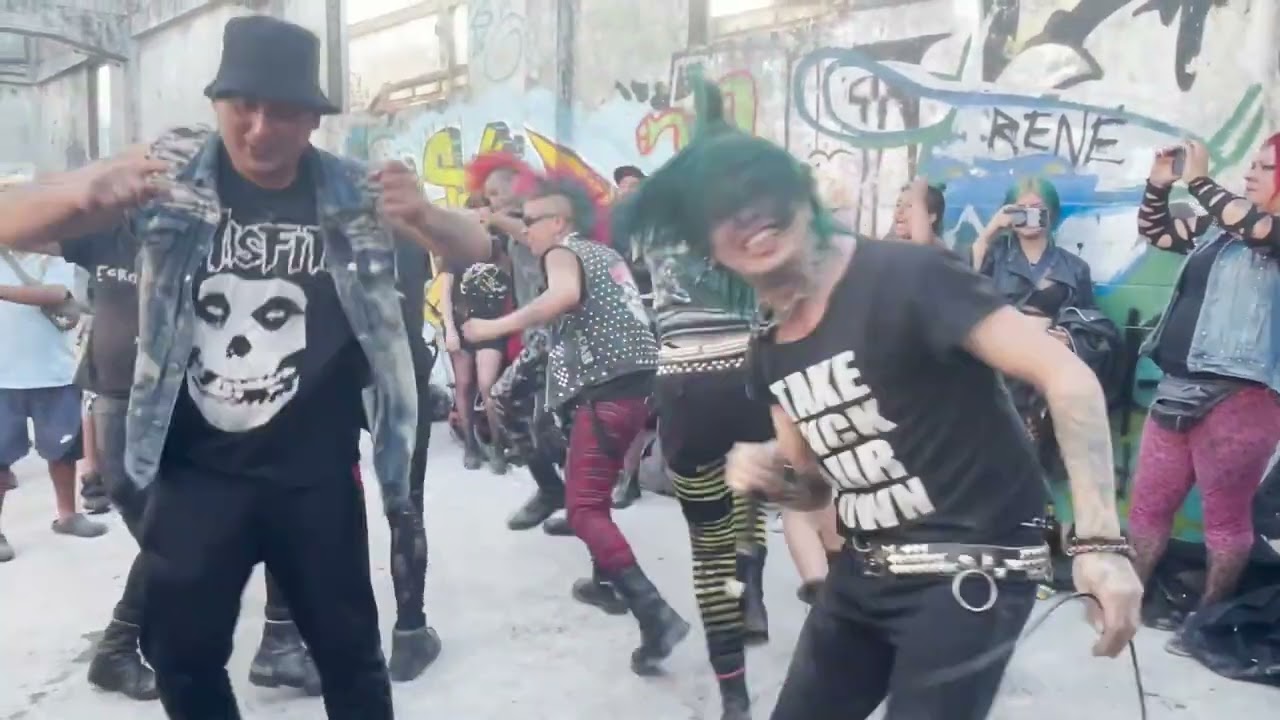 Axilax - Bailando con una motosierra